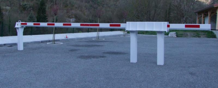 Barrière coulissante alu renforcée- Modèle à sceller 
